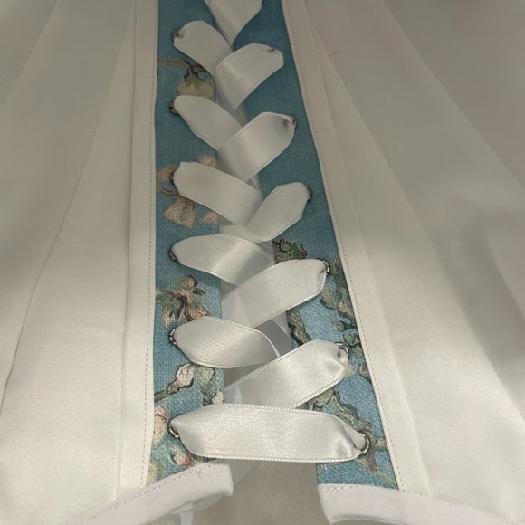 Fashionable Corsets - Picture 3 of 11